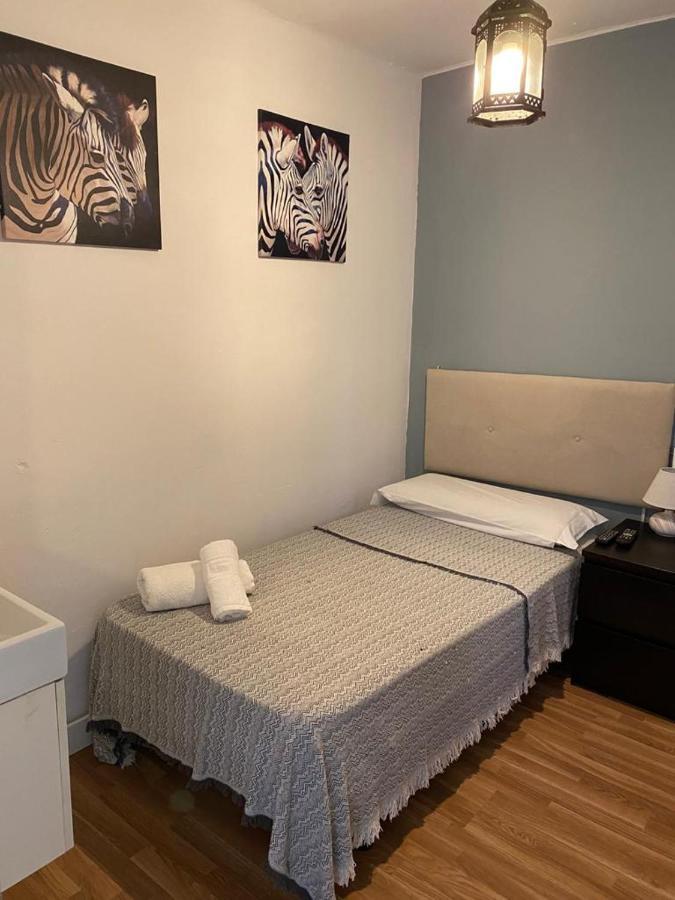 Hostal The Monkey Room Marbella Ngoại thất bức ảnh