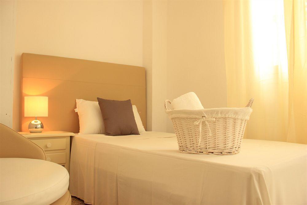 Hostal The Monkey Room Marbella Ngoại thất bức ảnh