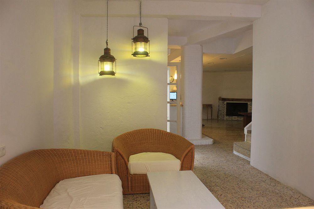 Hostal The Monkey Room Marbella Ngoại thất bức ảnh