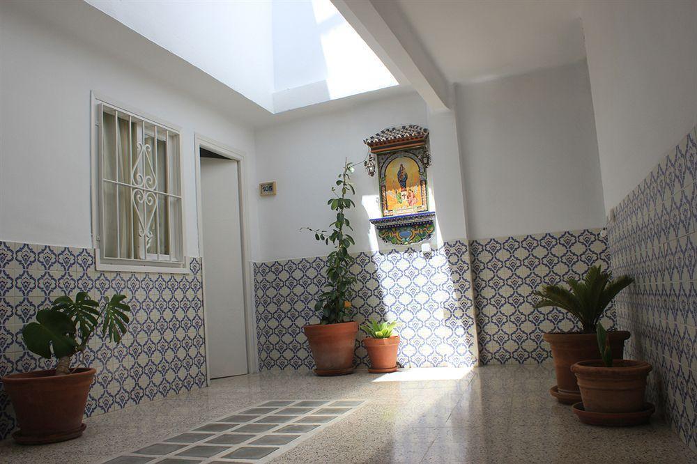 Hostal The Monkey Room Marbella Ngoại thất bức ảnh