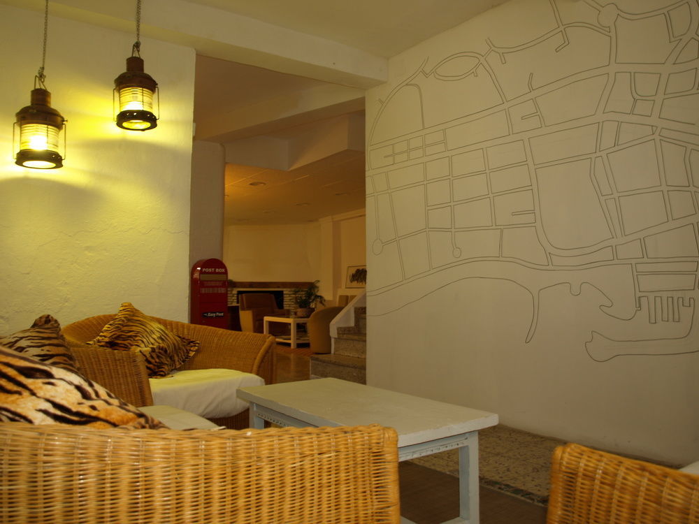 Hostal The Monkey Room Marbella Ngoại thất bức ảnh