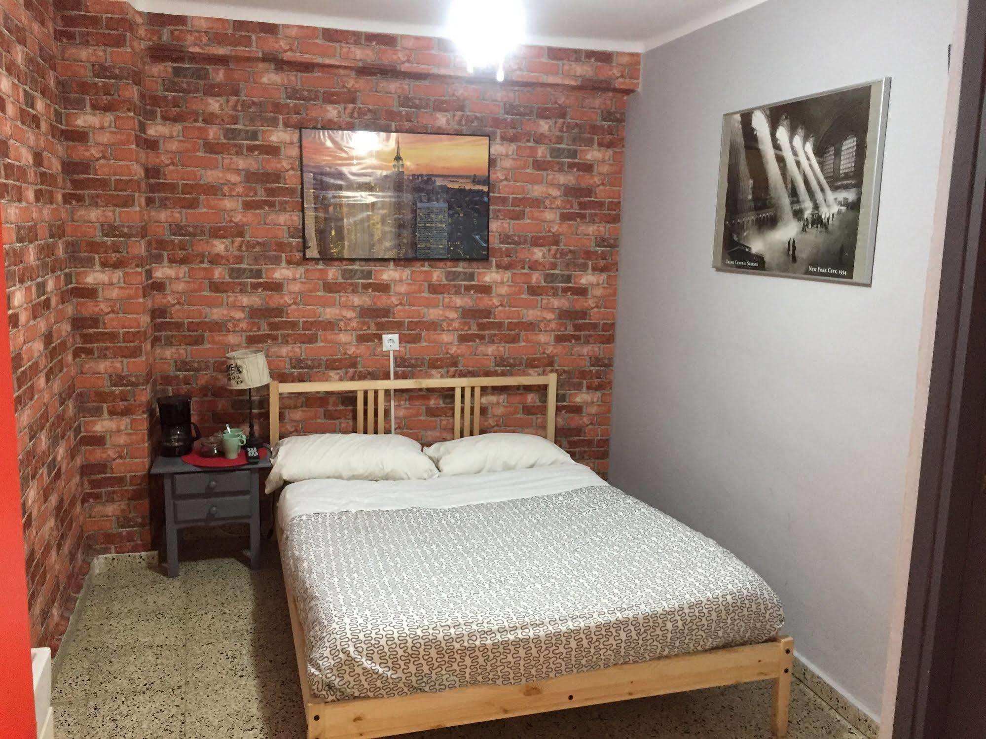 Hostal The Monkey Room Marbella Ngoại thất bức ảnh