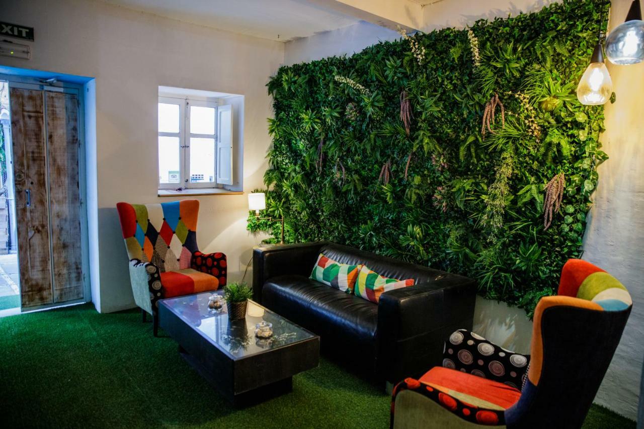 Hostal The Monkey Room Marbella Ngoại thất bức ảnh
